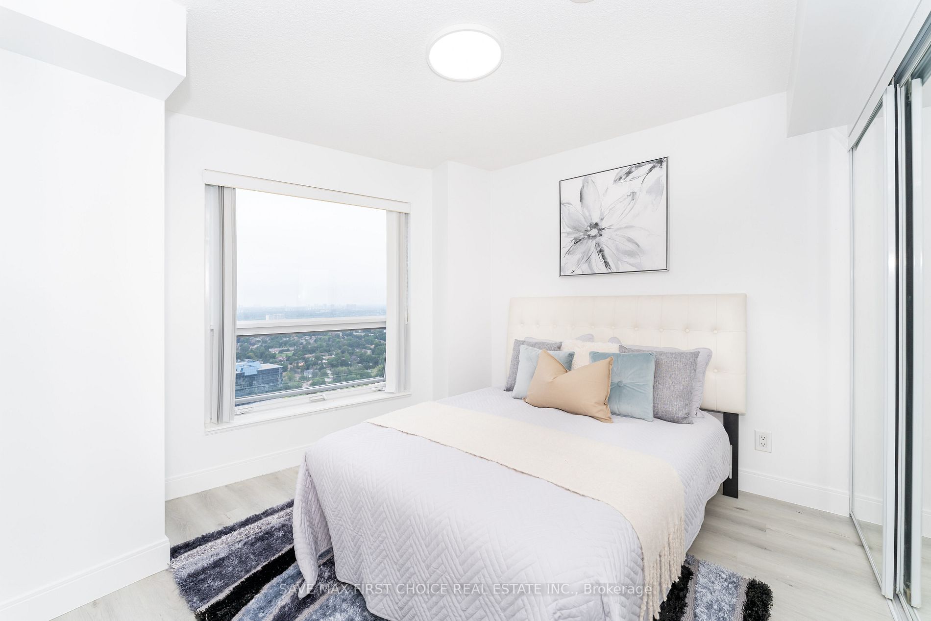135 Village Green Square #3922