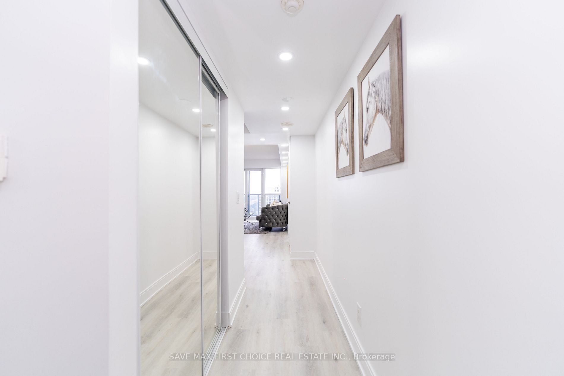 135 Village Green Square #3922