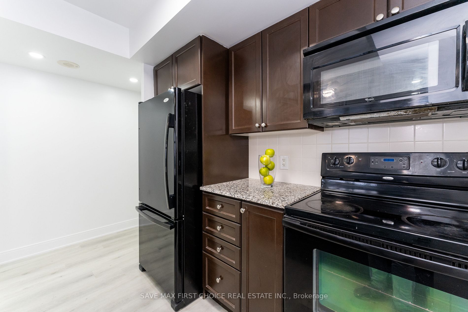 135 Village Green Square #3922
