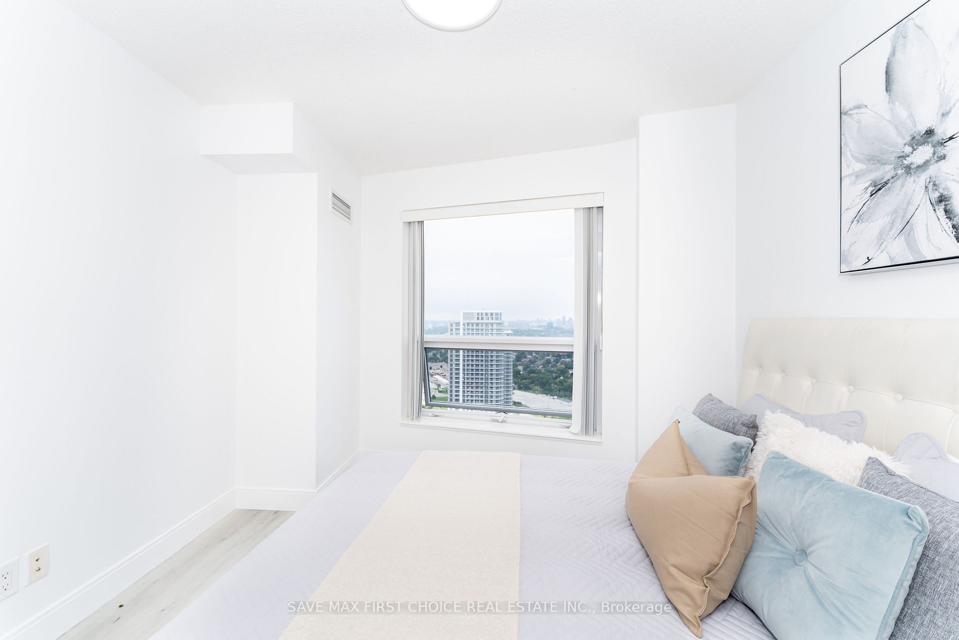 135 Village Green Square #3922