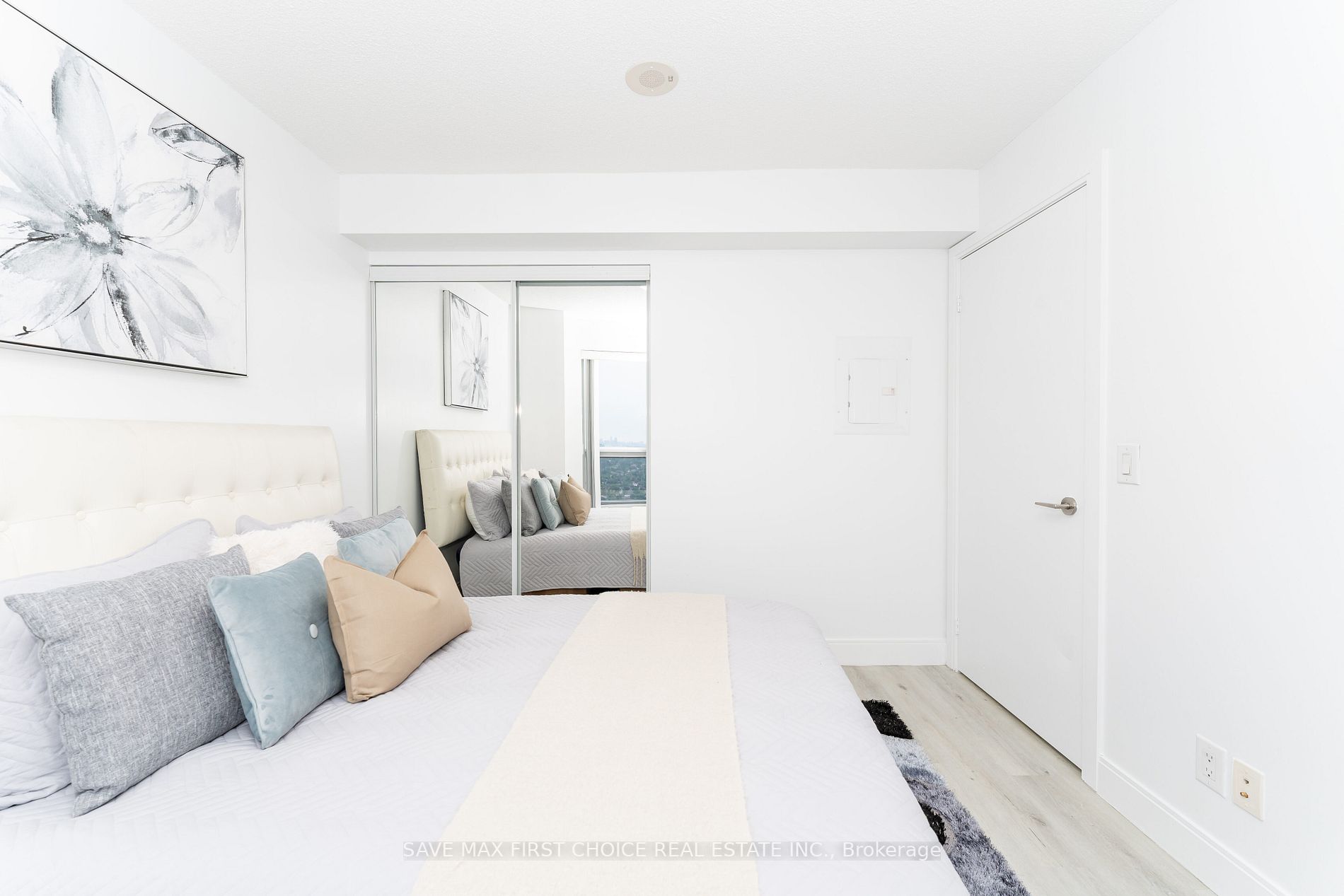 135 Village Green Square #3922
