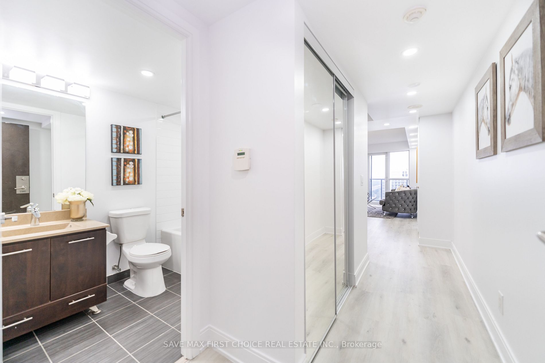 135 Village Green Square #3922