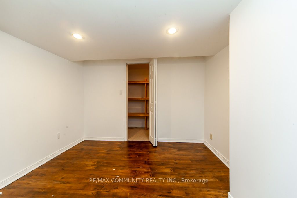 74 Fernbank Place