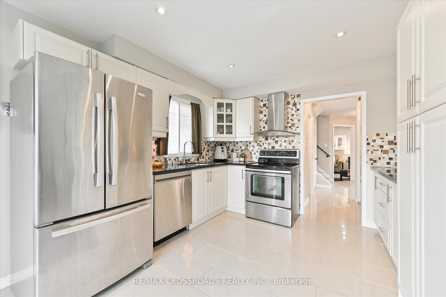 1632 Fairfield Cres