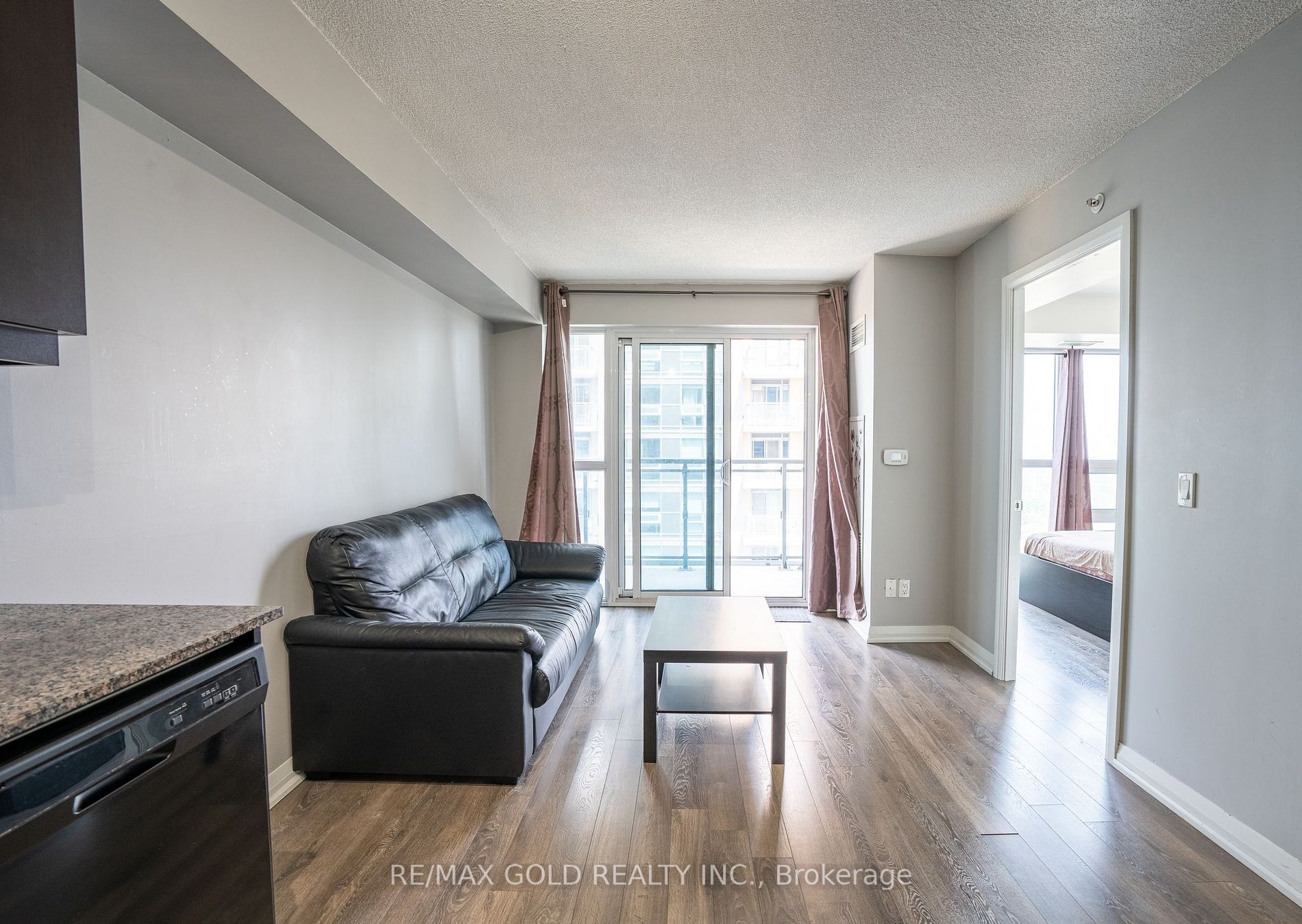 30 Meadowglen Pl, #1409