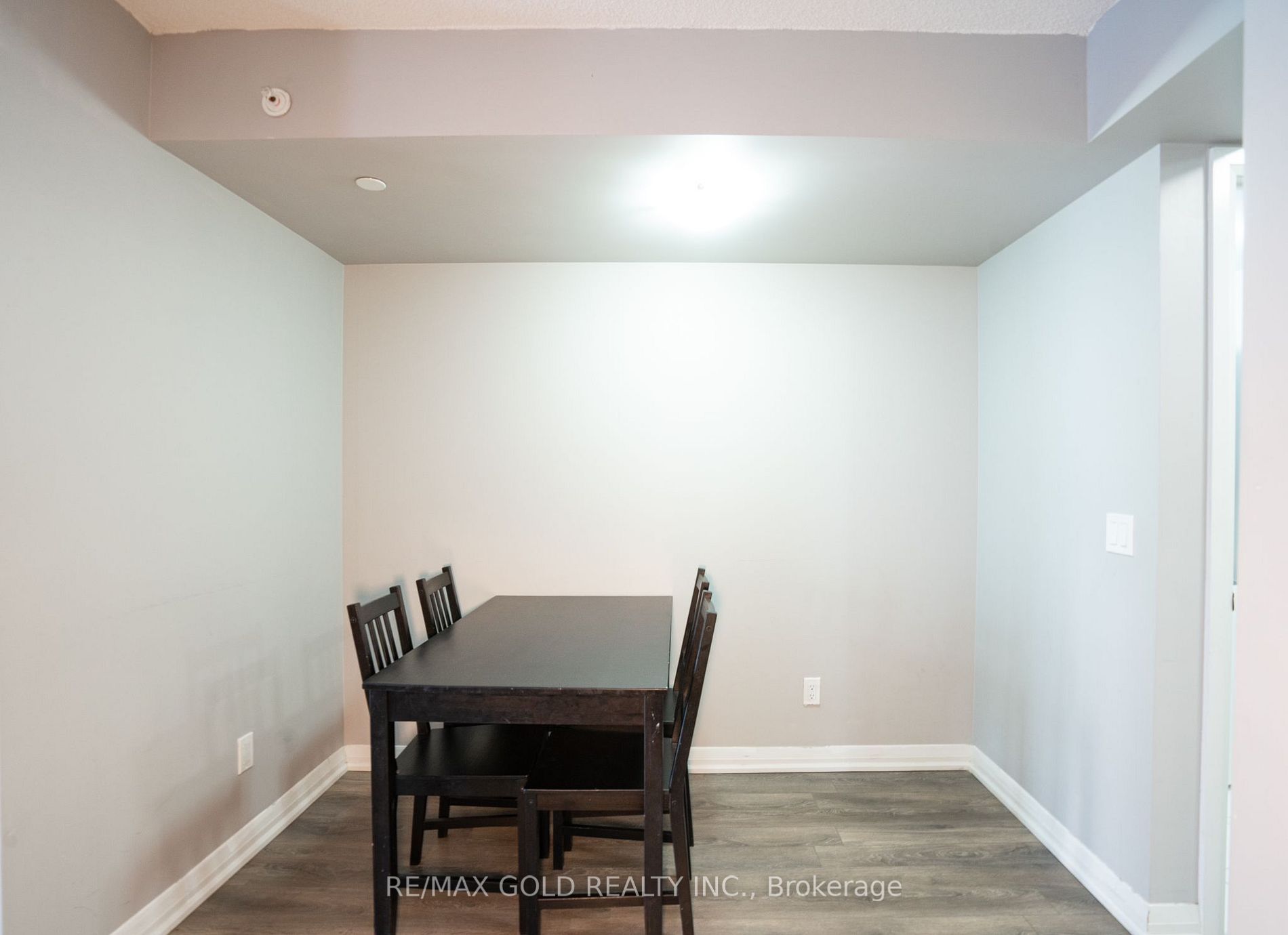 30 Meadowglen Pl, #1409