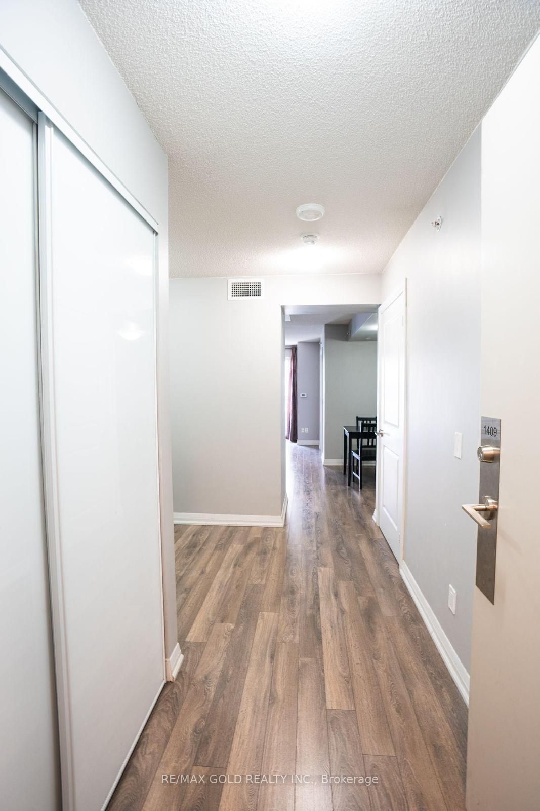 30 Meadowglen Pl, #1409