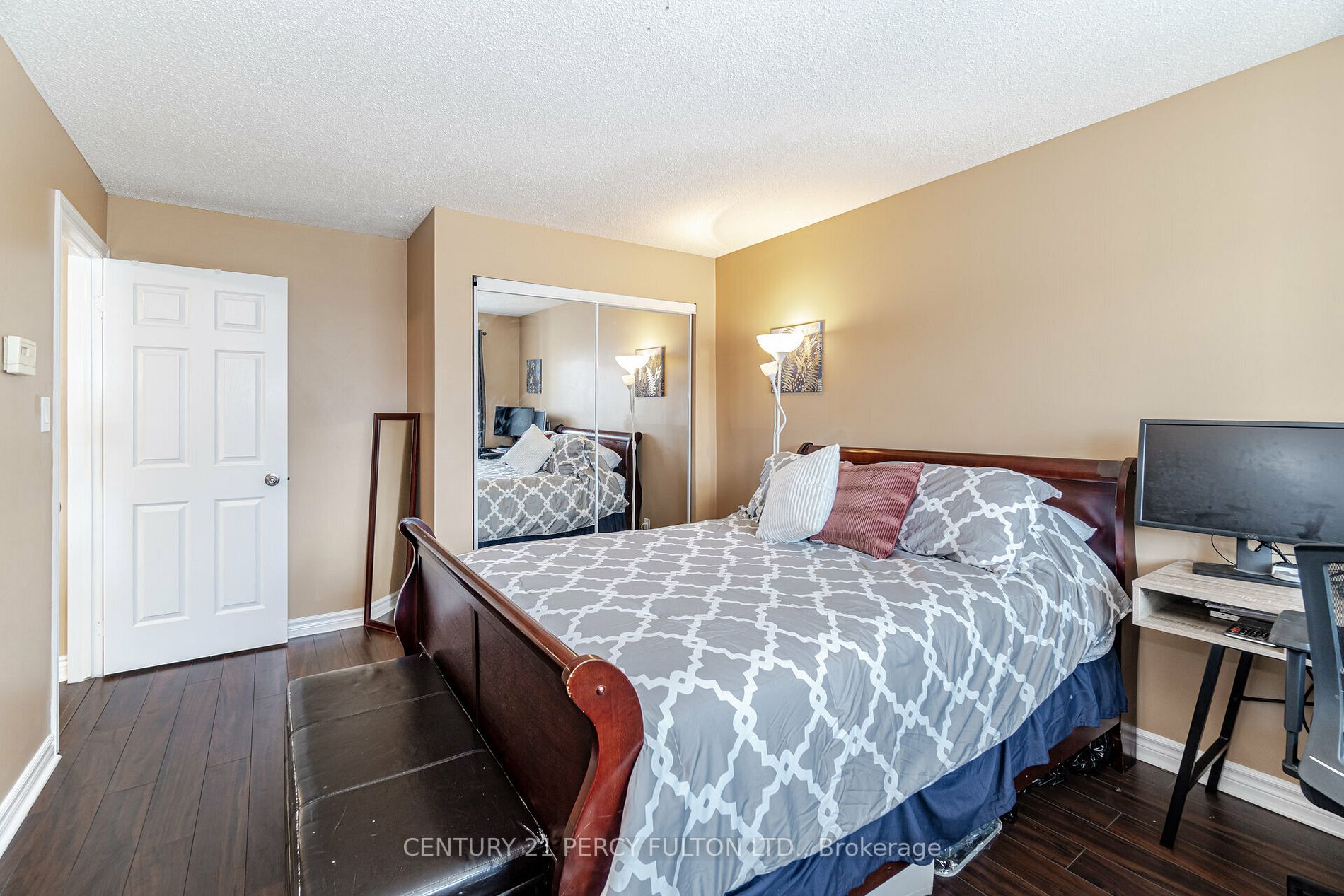 189 Lake Driveway W, #209