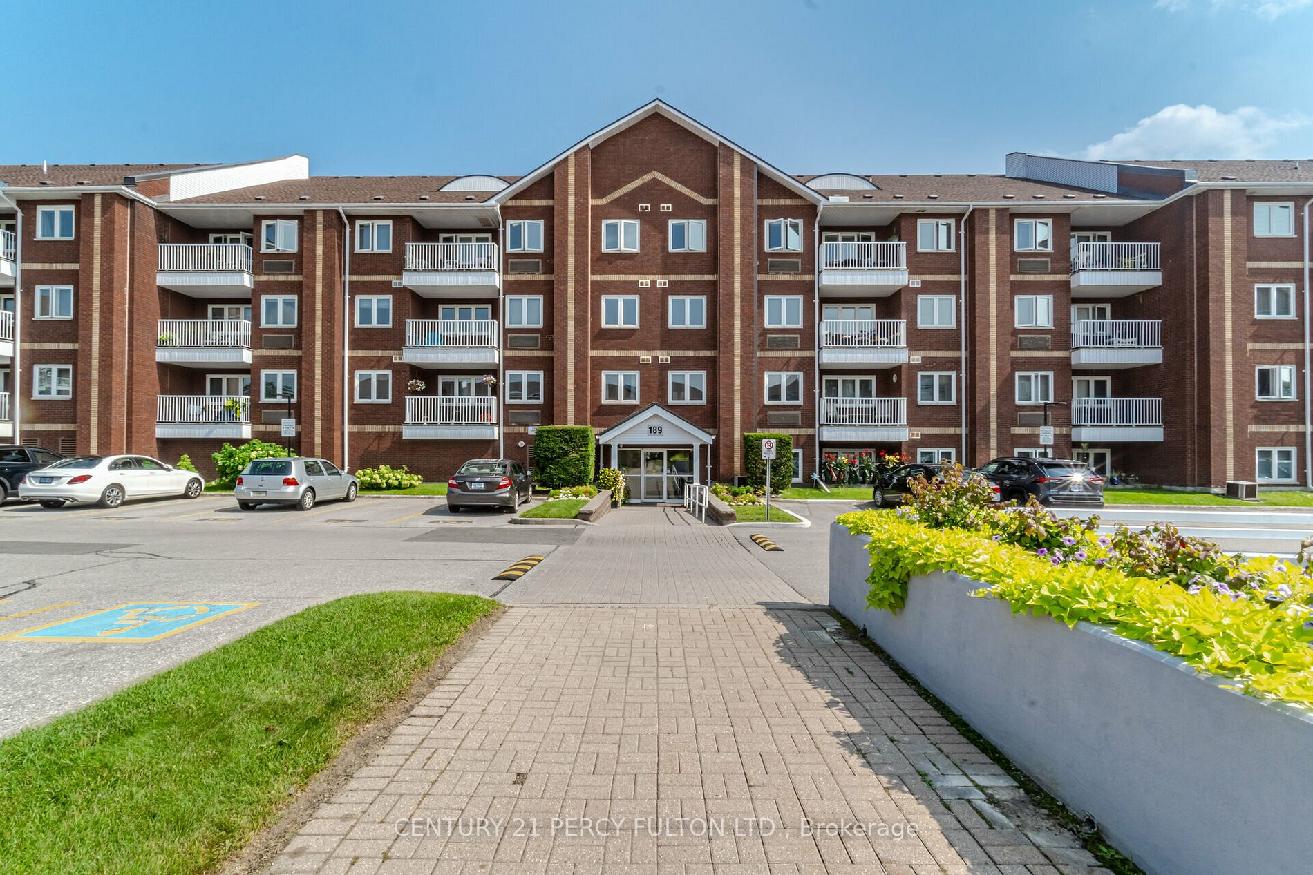 189 Lake Driveway W, #209