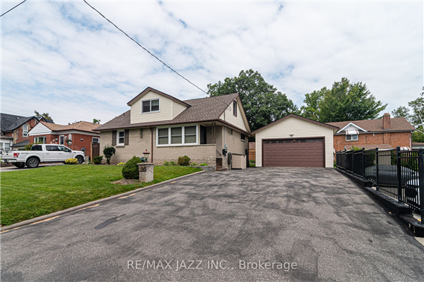 106 John St W, Whitby