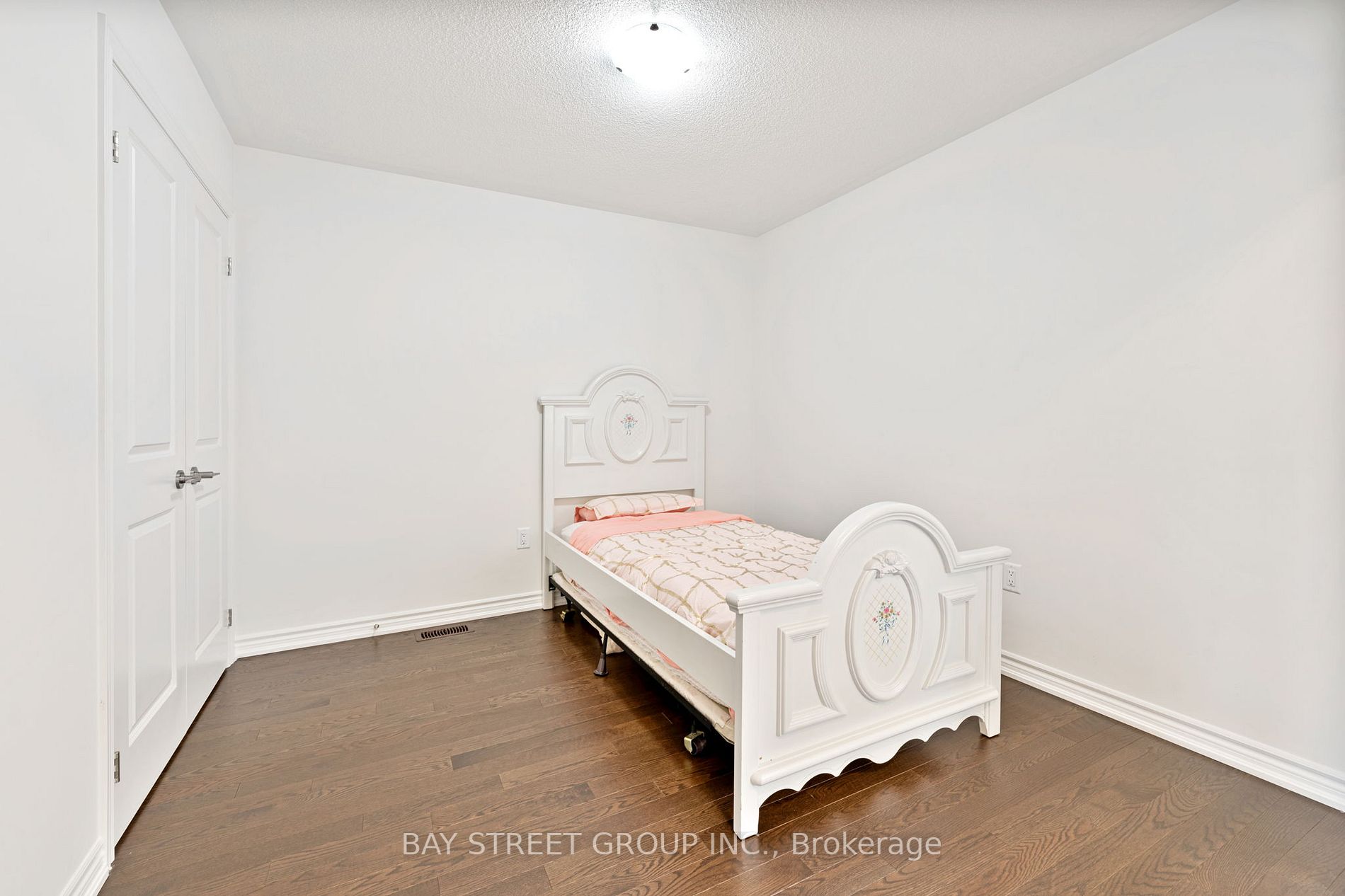 115 Laing Dr