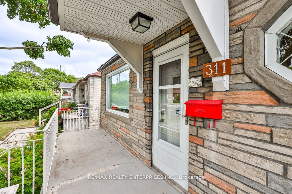 311 Warden Ave