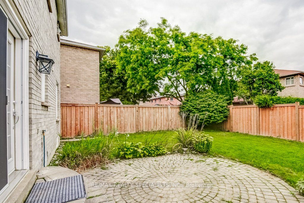 71 Pearce Dr N