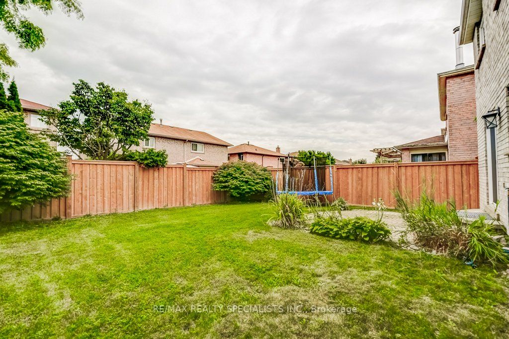 71 Pearce Dr N