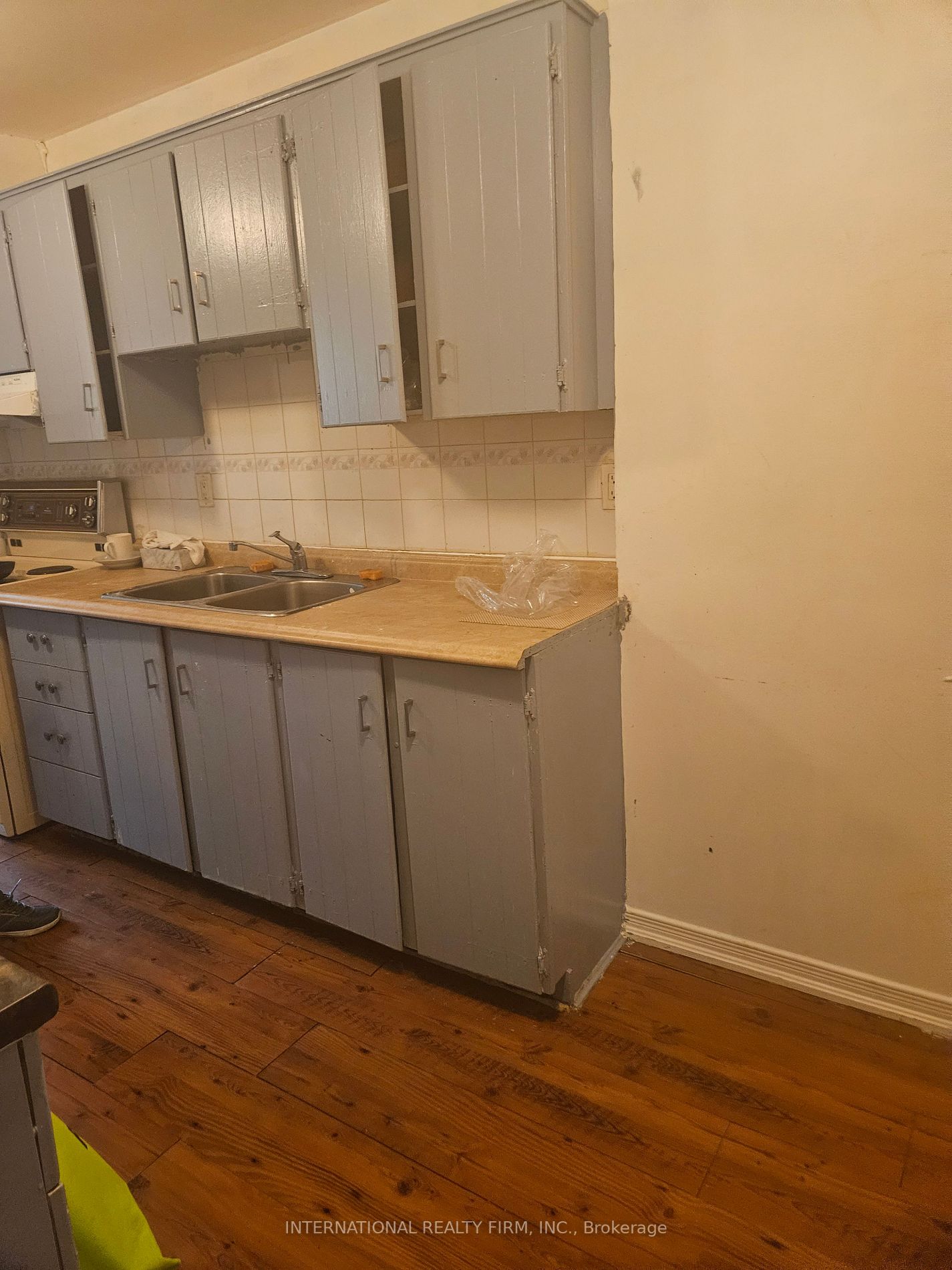 4064 Lawrence Ave E, #207