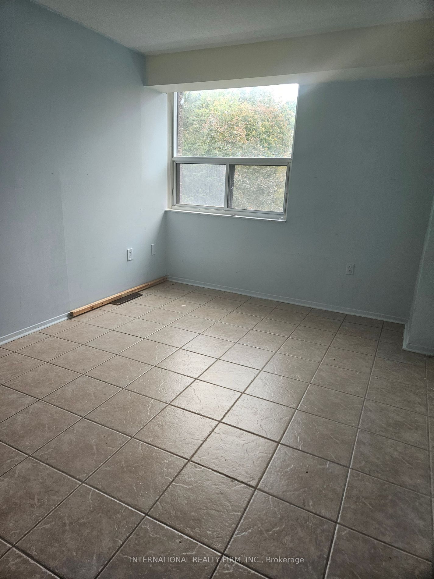 4064 Lawrence Ave E, #207