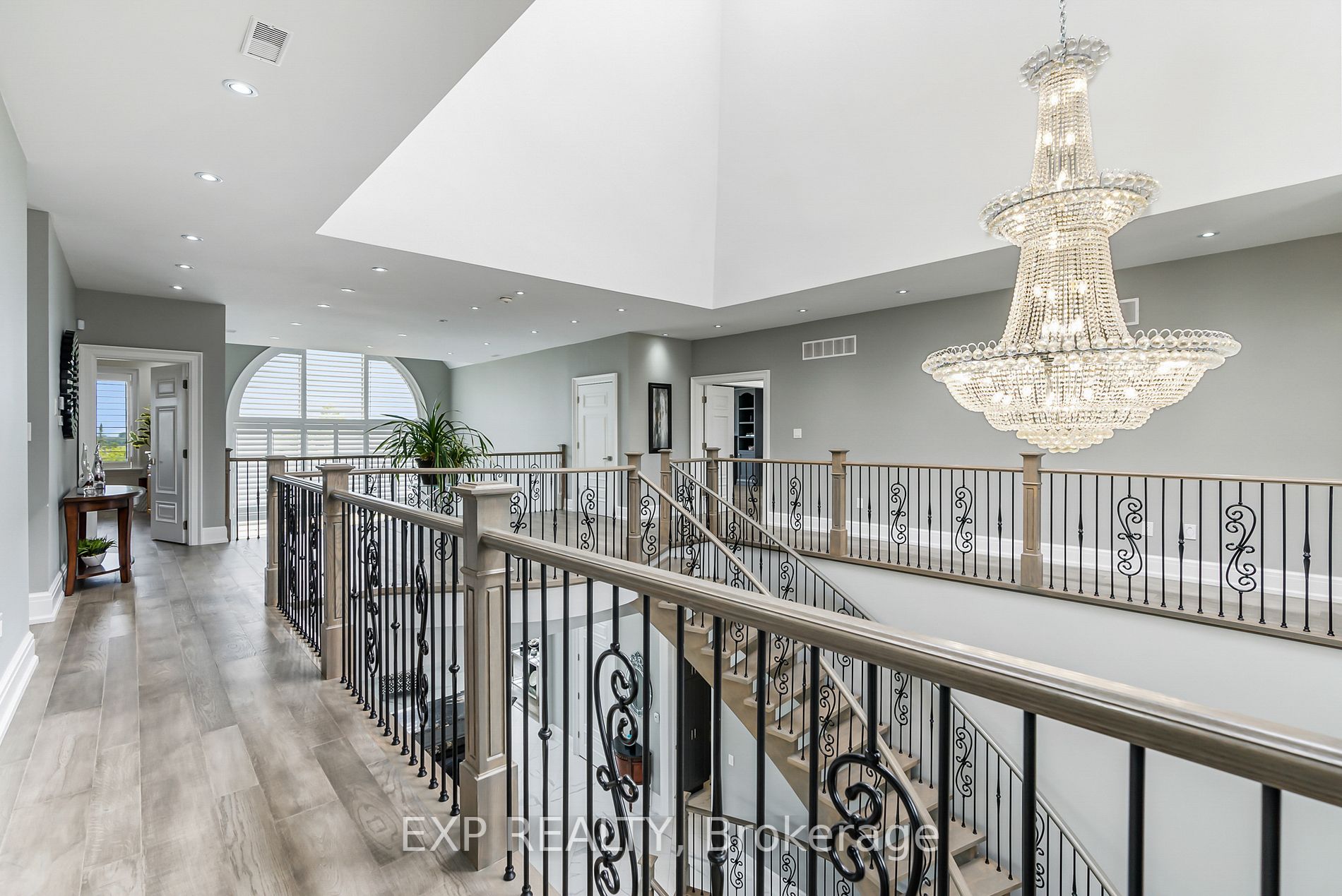 690 View Lake Rd