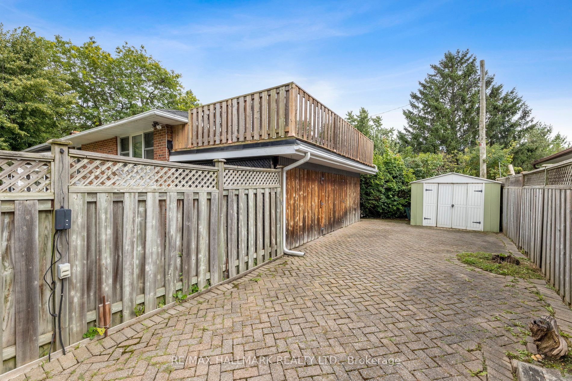 8 Cathedral Bluffs Dr