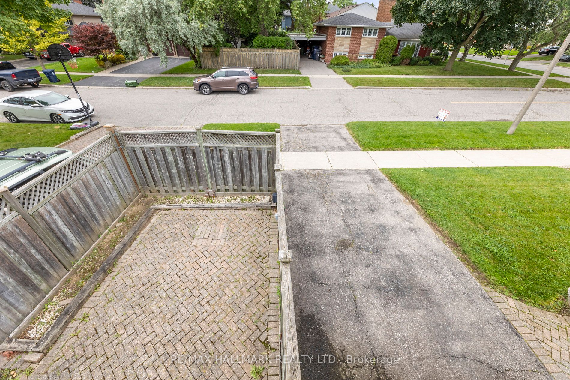 8 Cathedral Bluffs Dr
