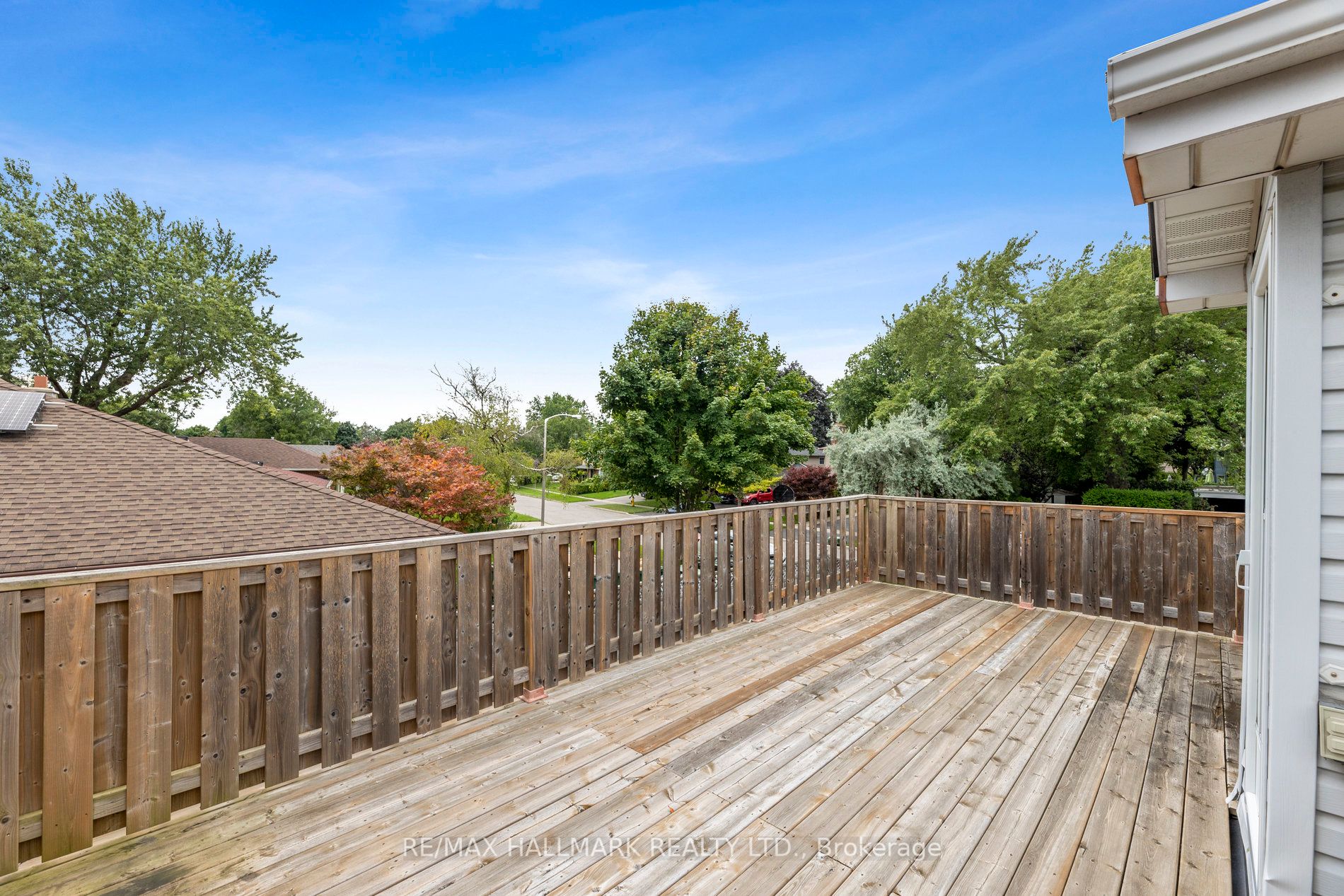 8 Cathedral Bluffs Dr