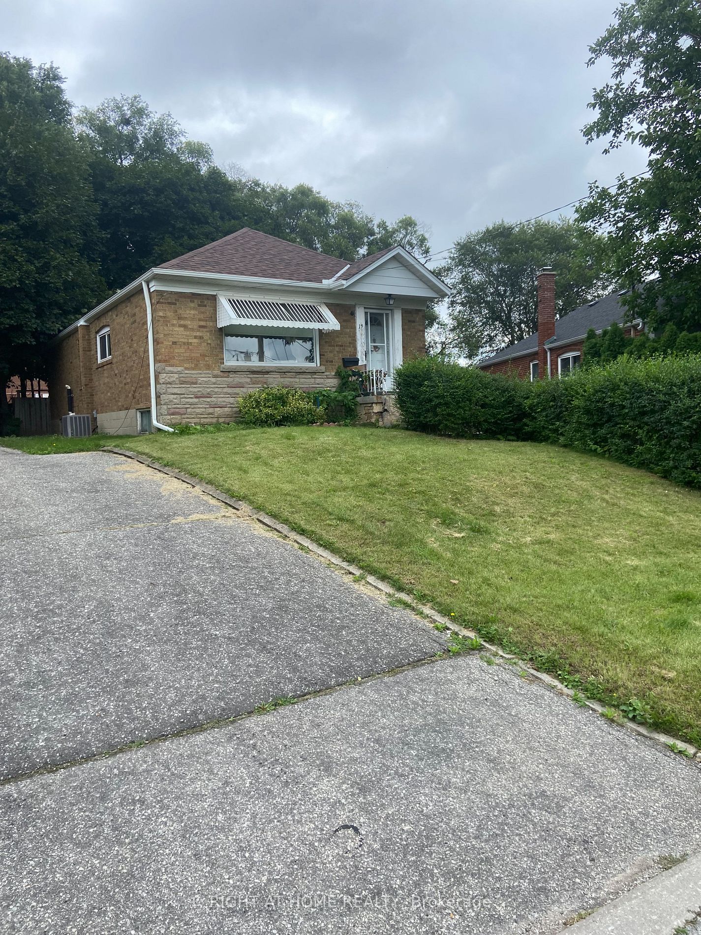 19 Rensburg Dr