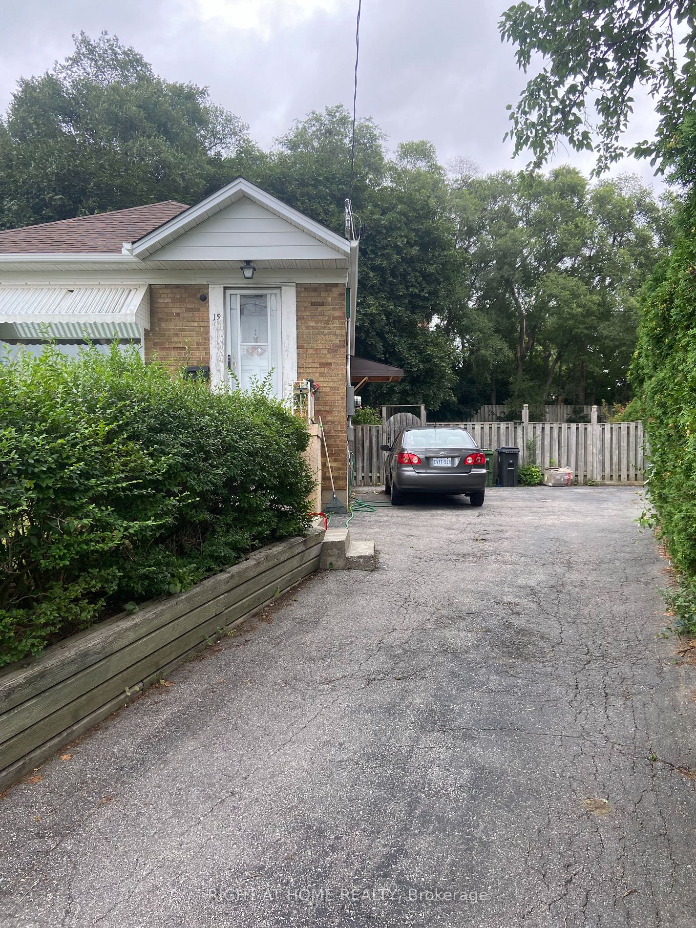 19 Rensburg Dr