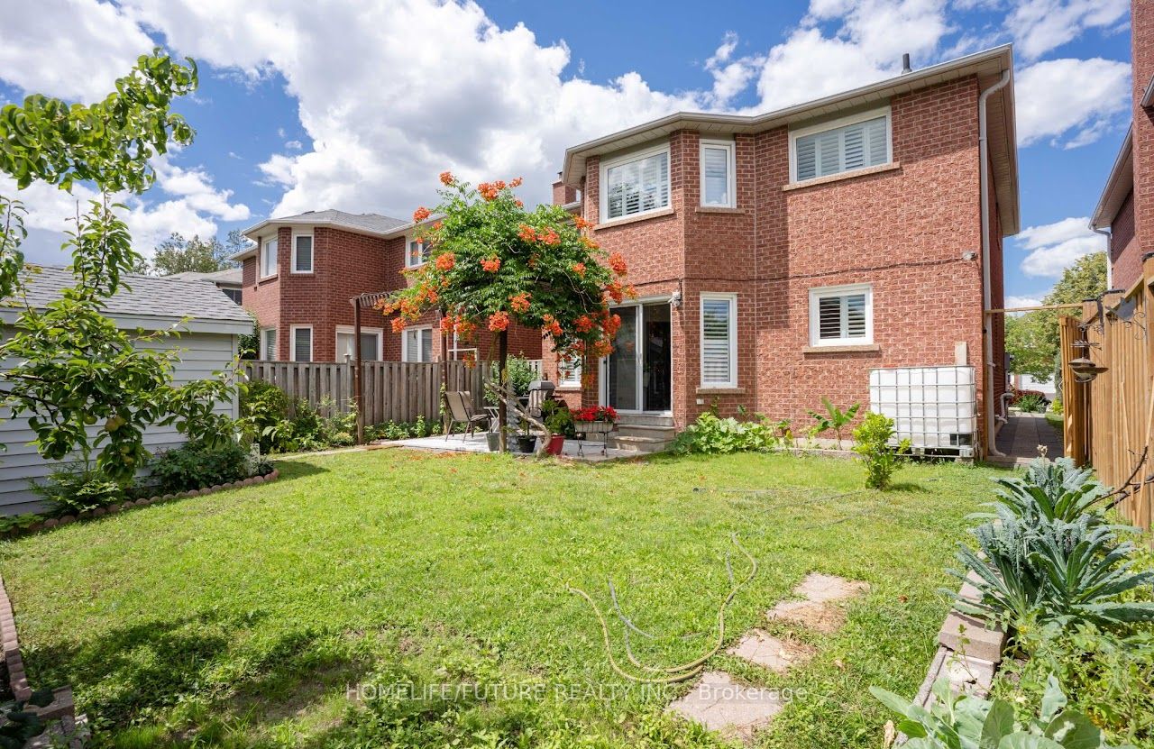 207 Mossbrook Square