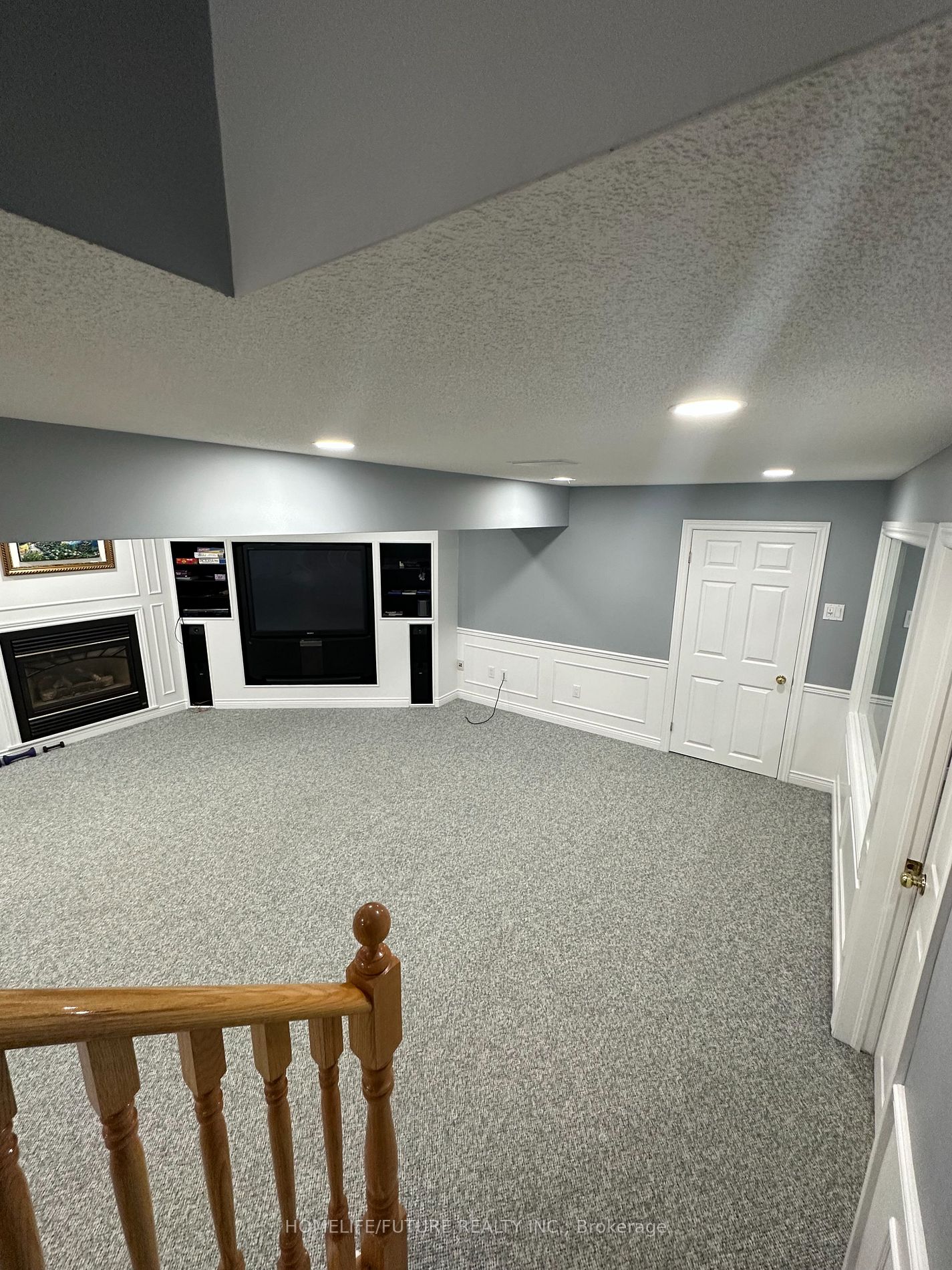 207 Mossbrook Square