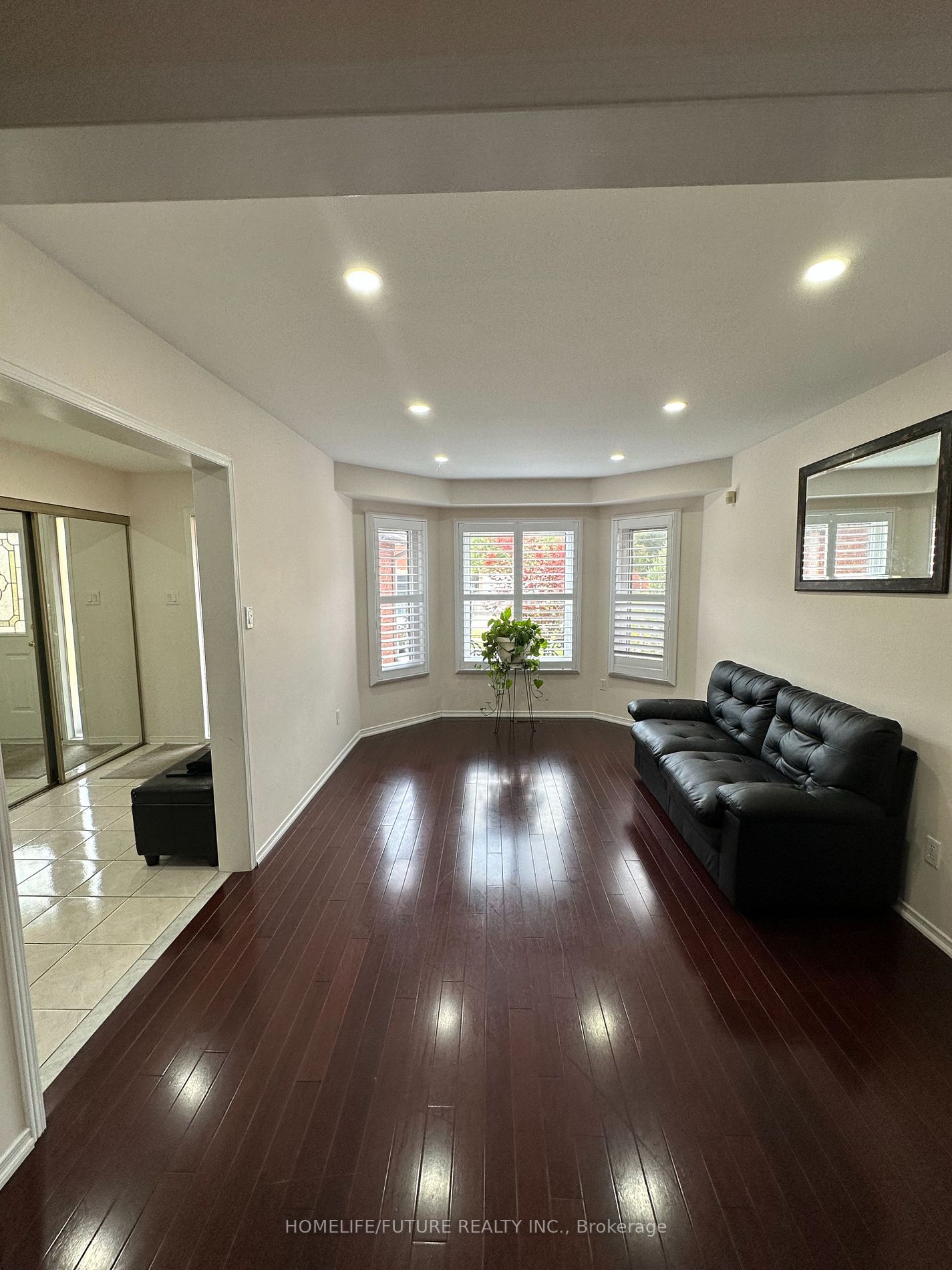 207 Mossbrook Square