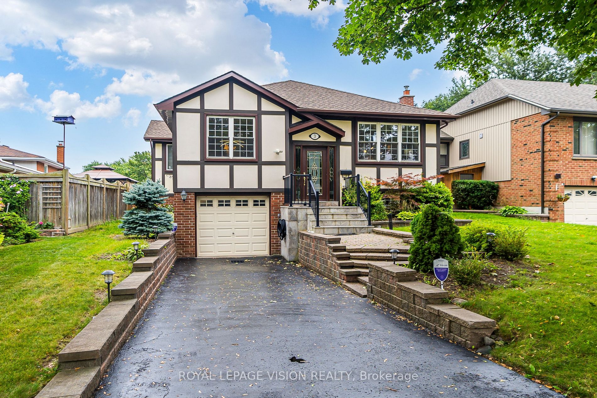 3 Muir Cres