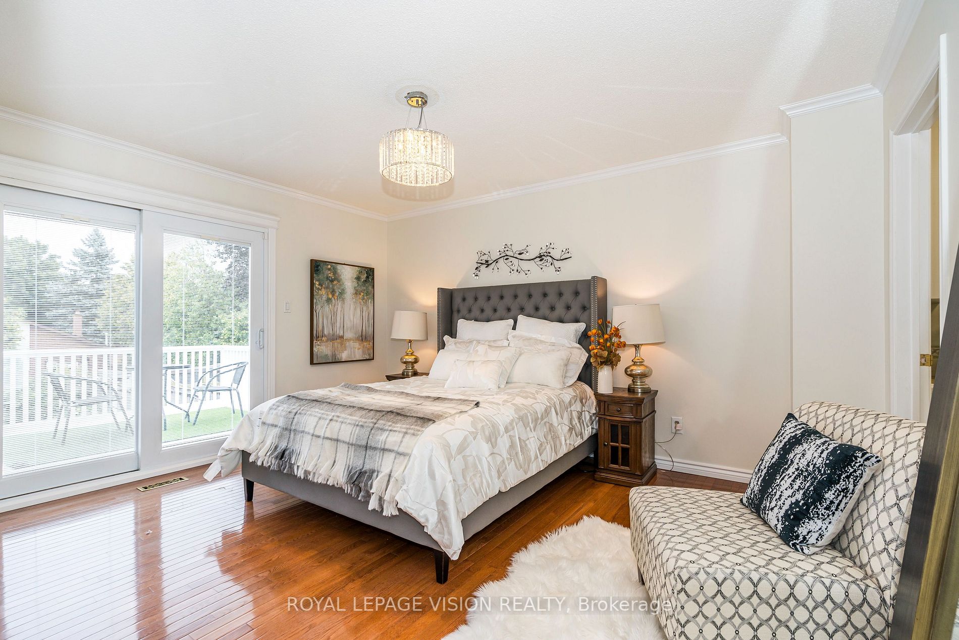 3 Muir Cres
