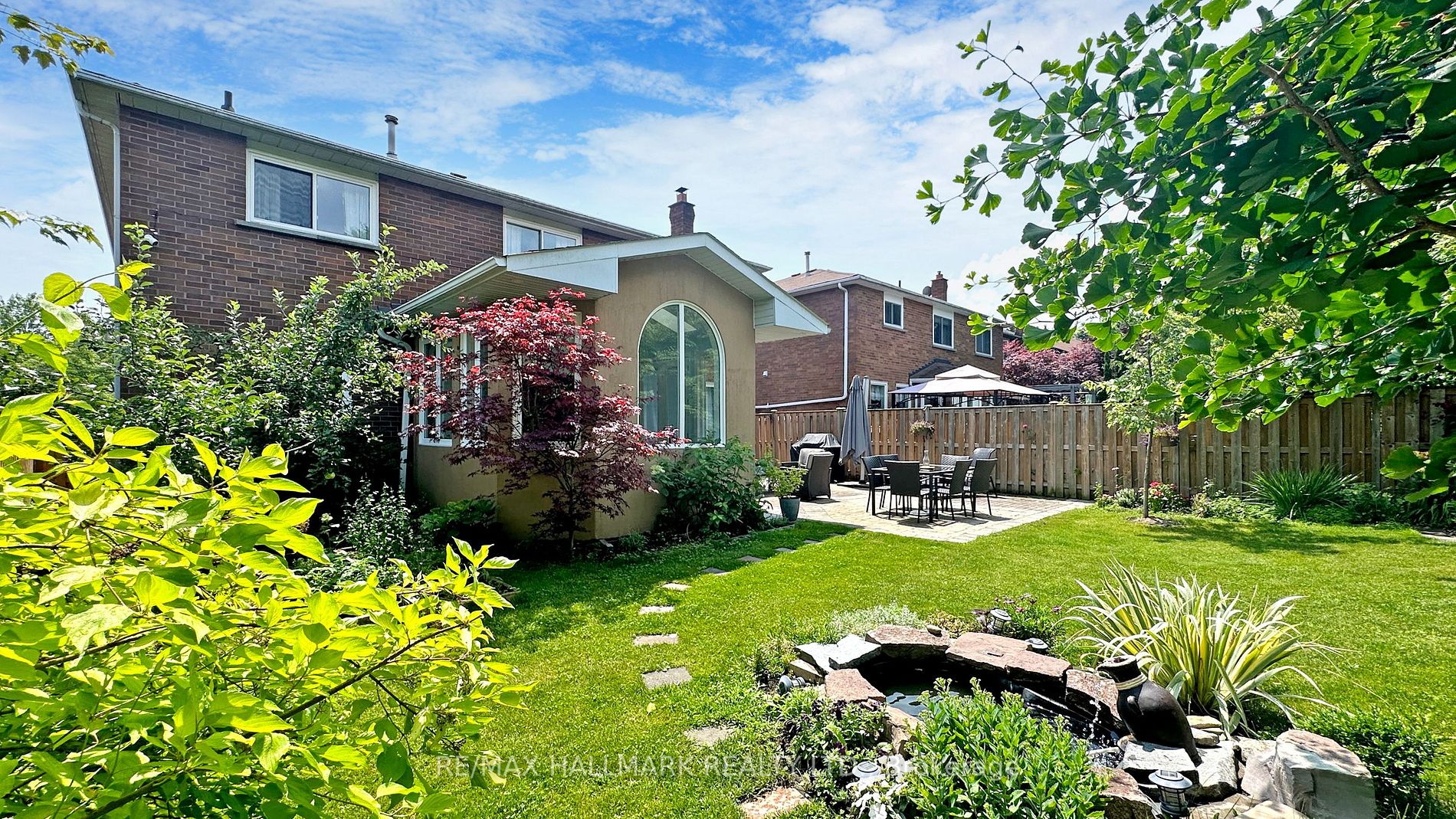 69 Blueking Crescent
