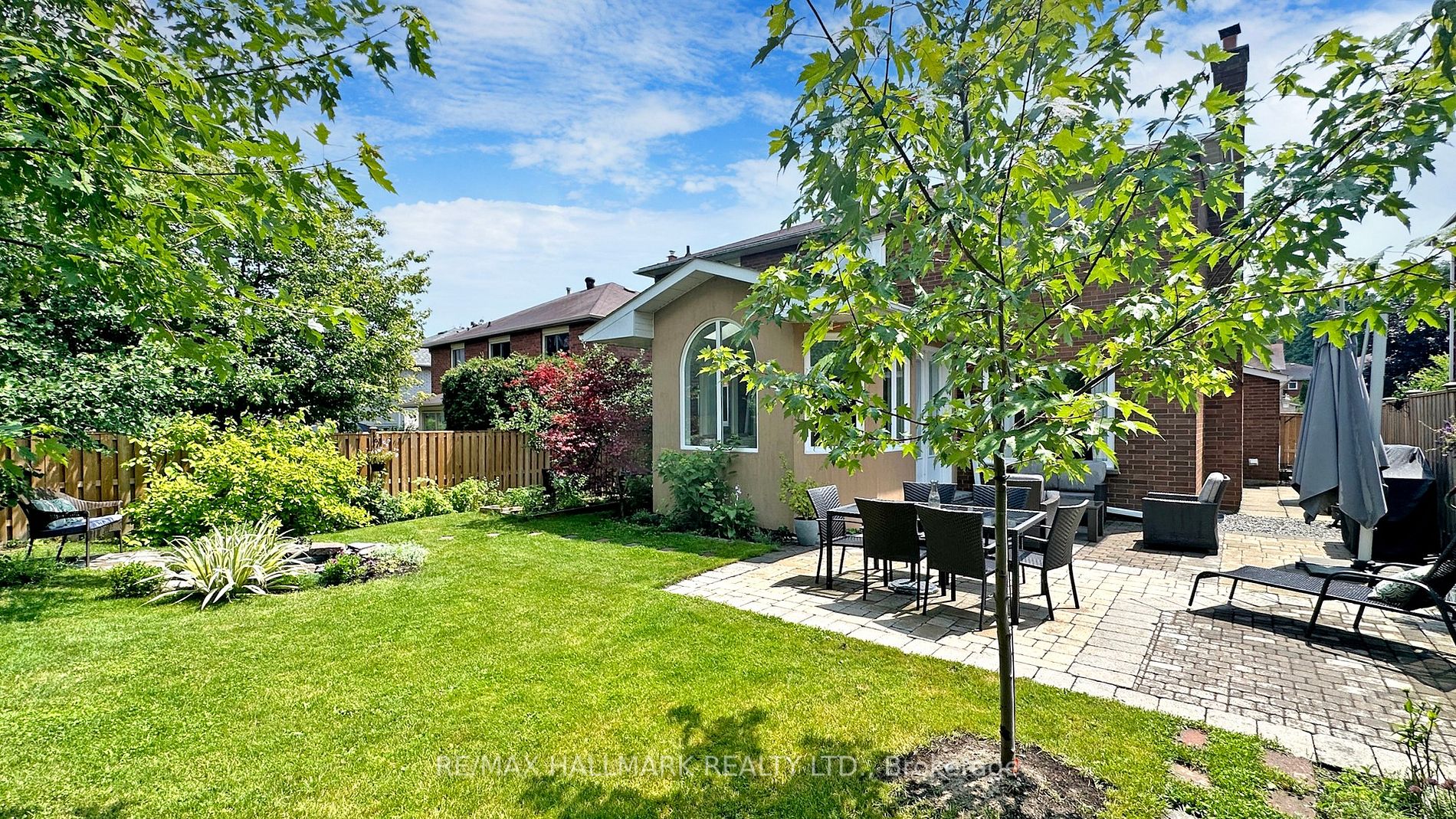 69 Blueking Crescent