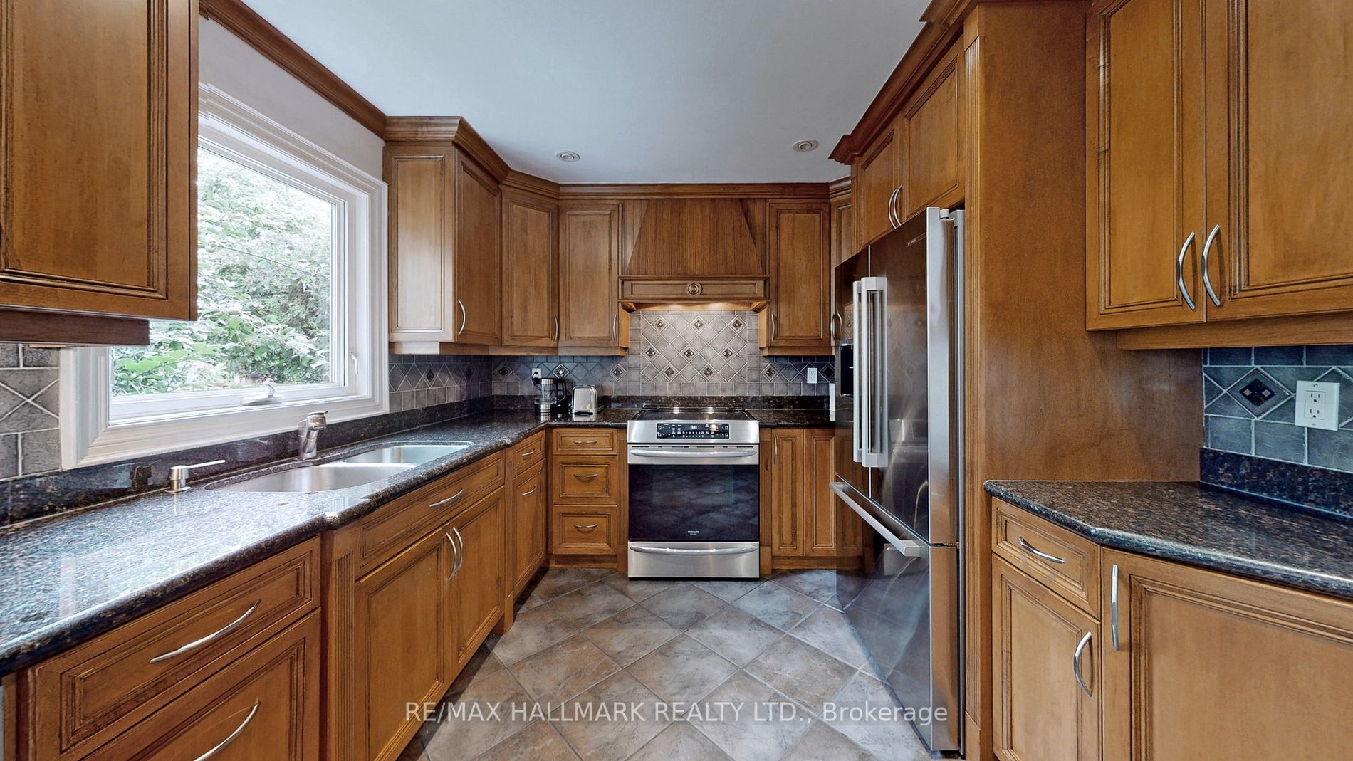 69 Blueking Crescent