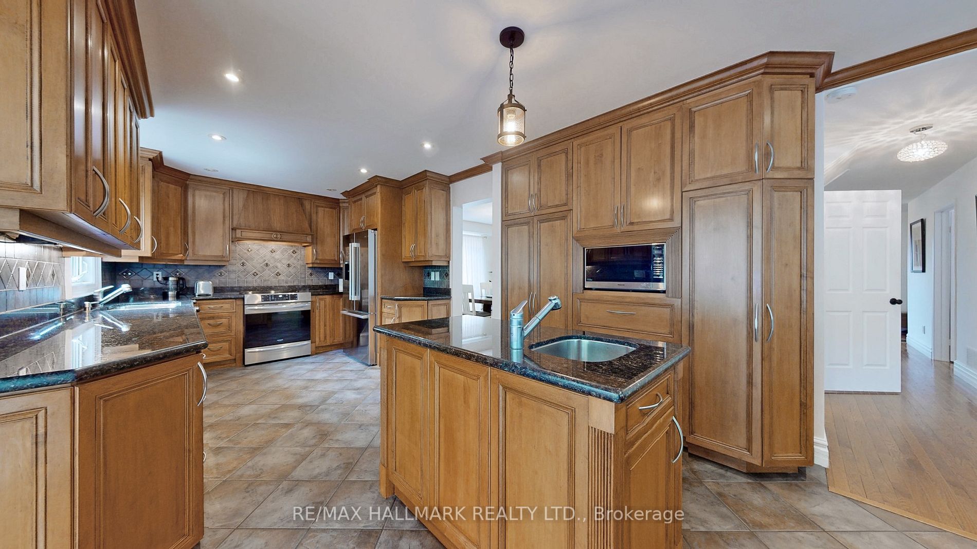 69 Blueking Crescent