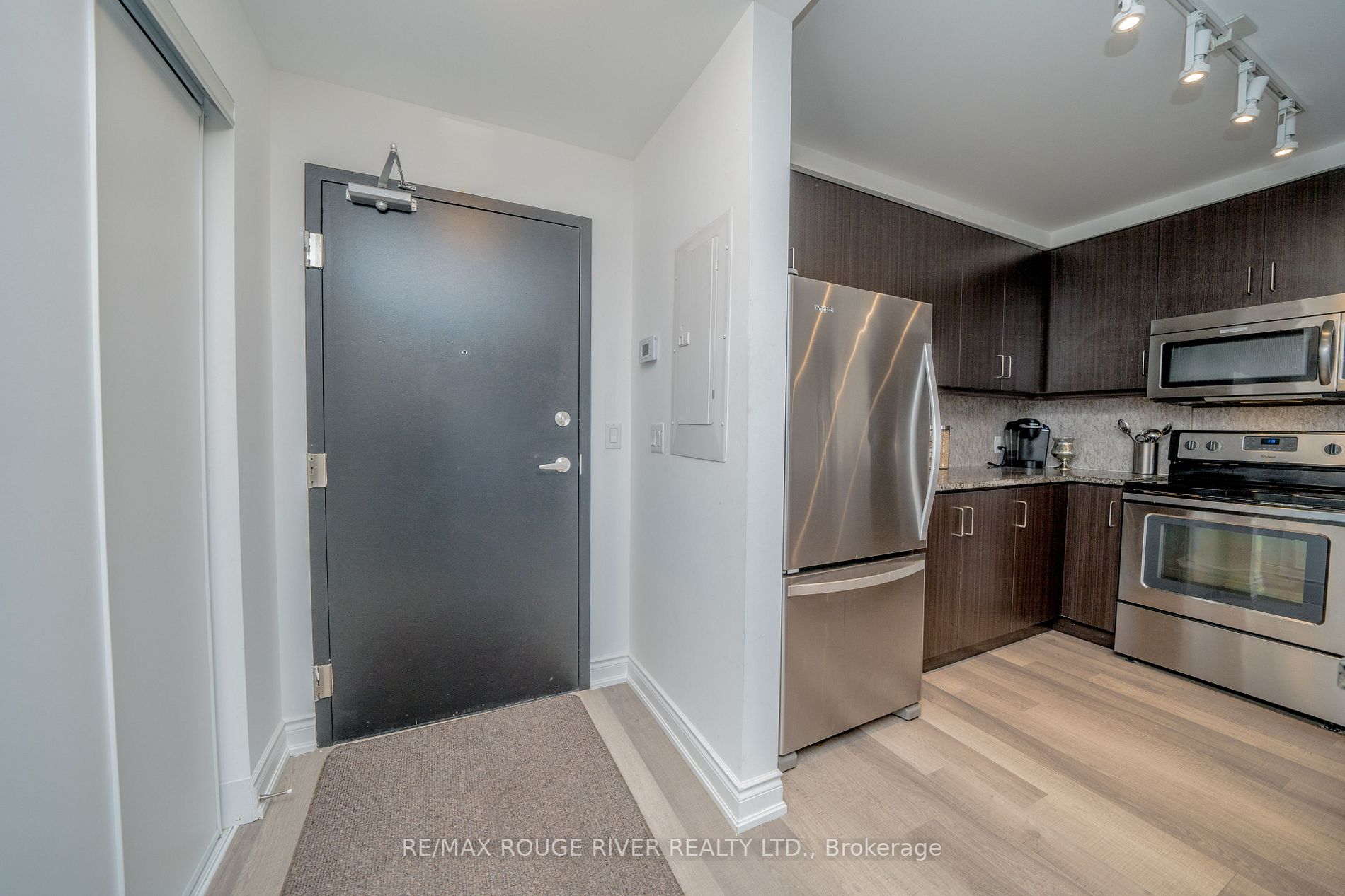 21 Brookhouse Dr, #302