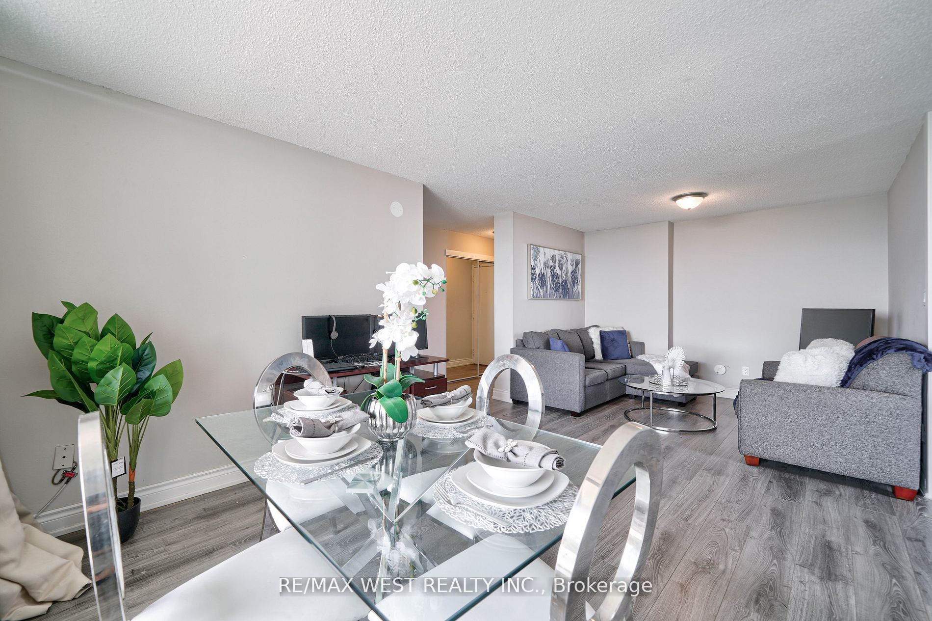 100 Wingarden Crt, #2015