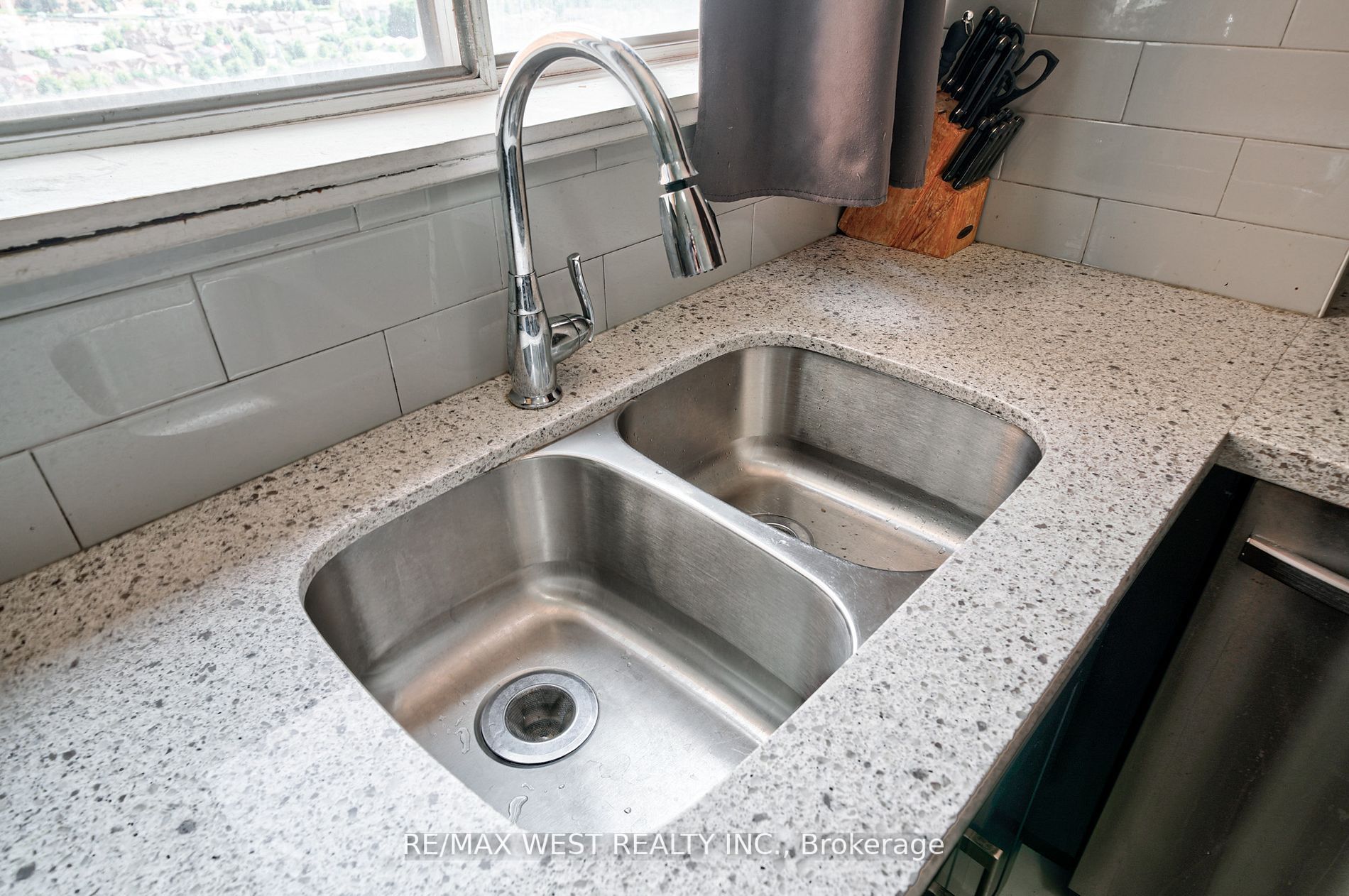 100 Wingarden Crt, #2015