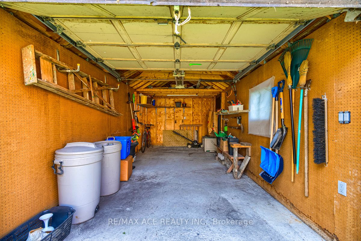 60 Manderley Dr