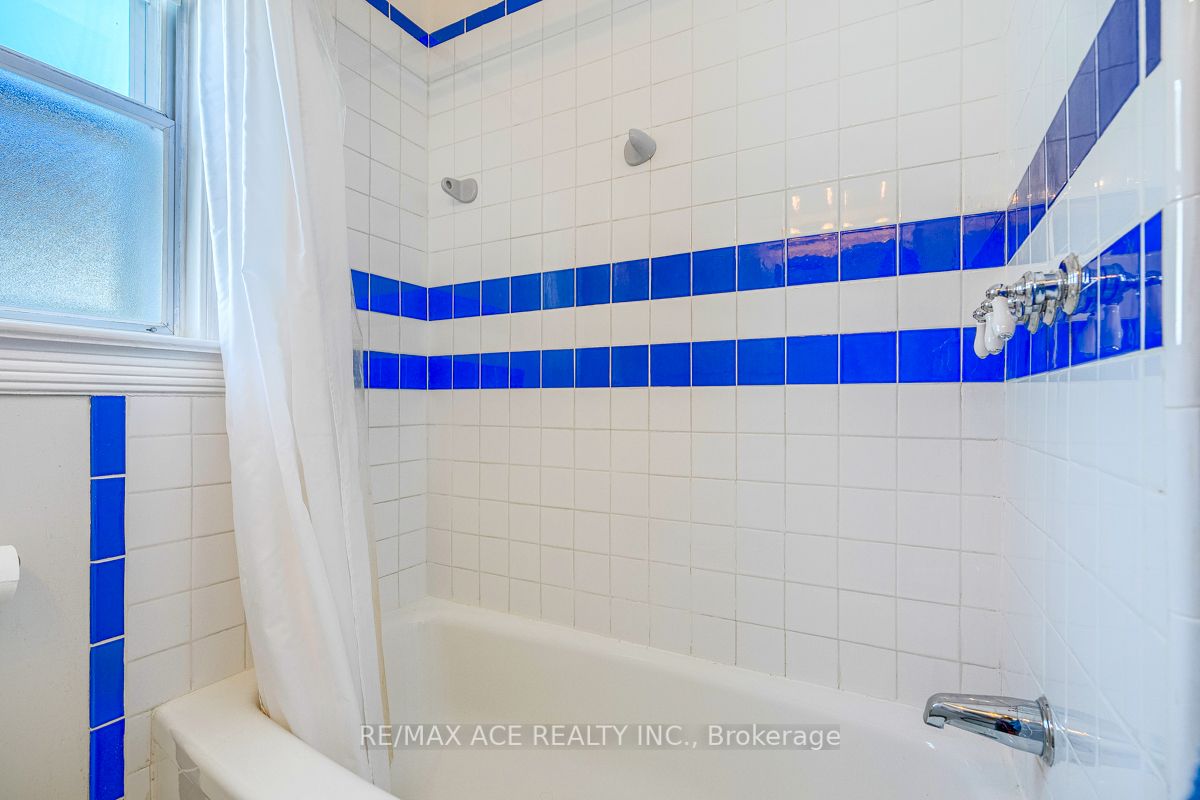 60 Manderley Dr