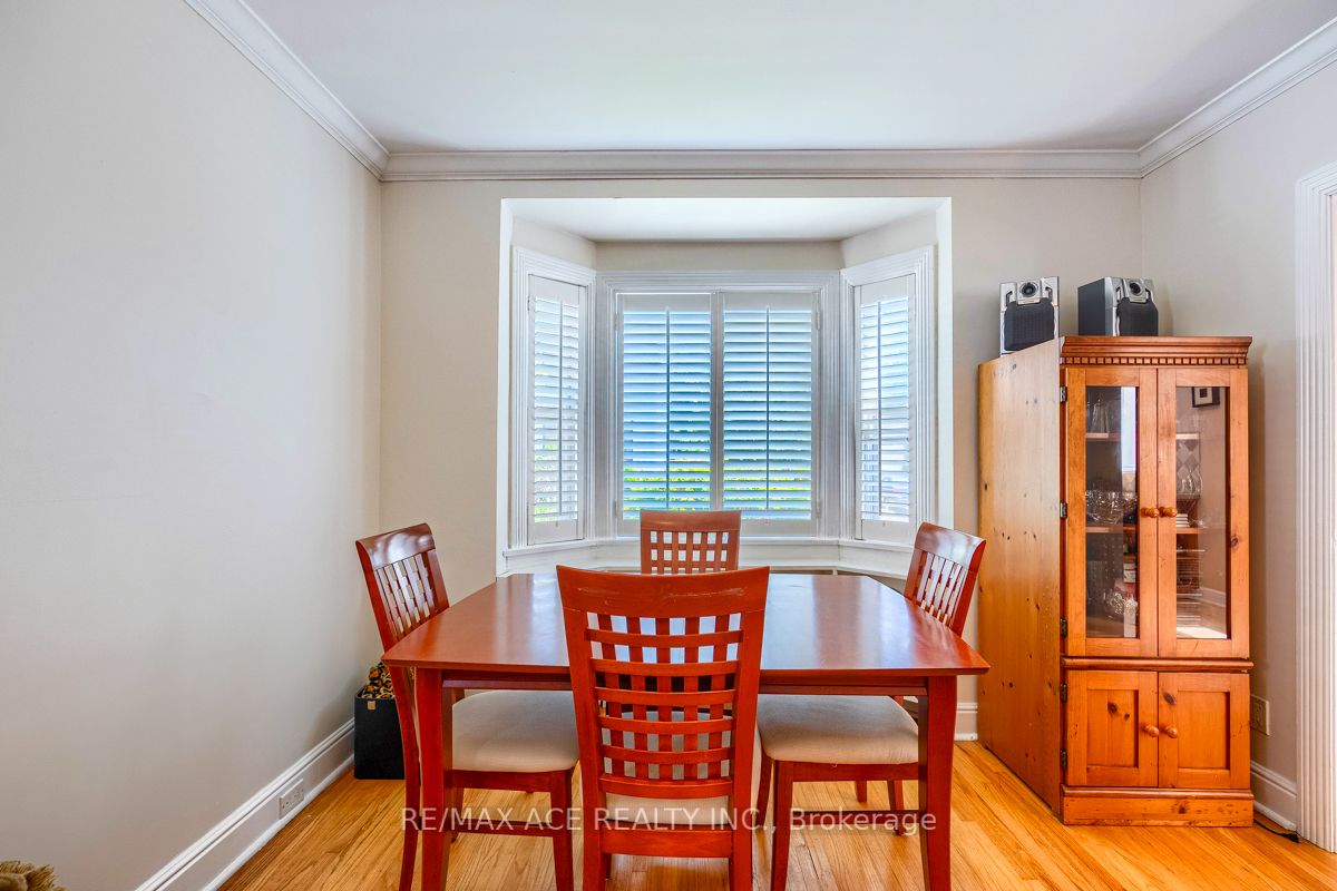 60 Manderley Dr