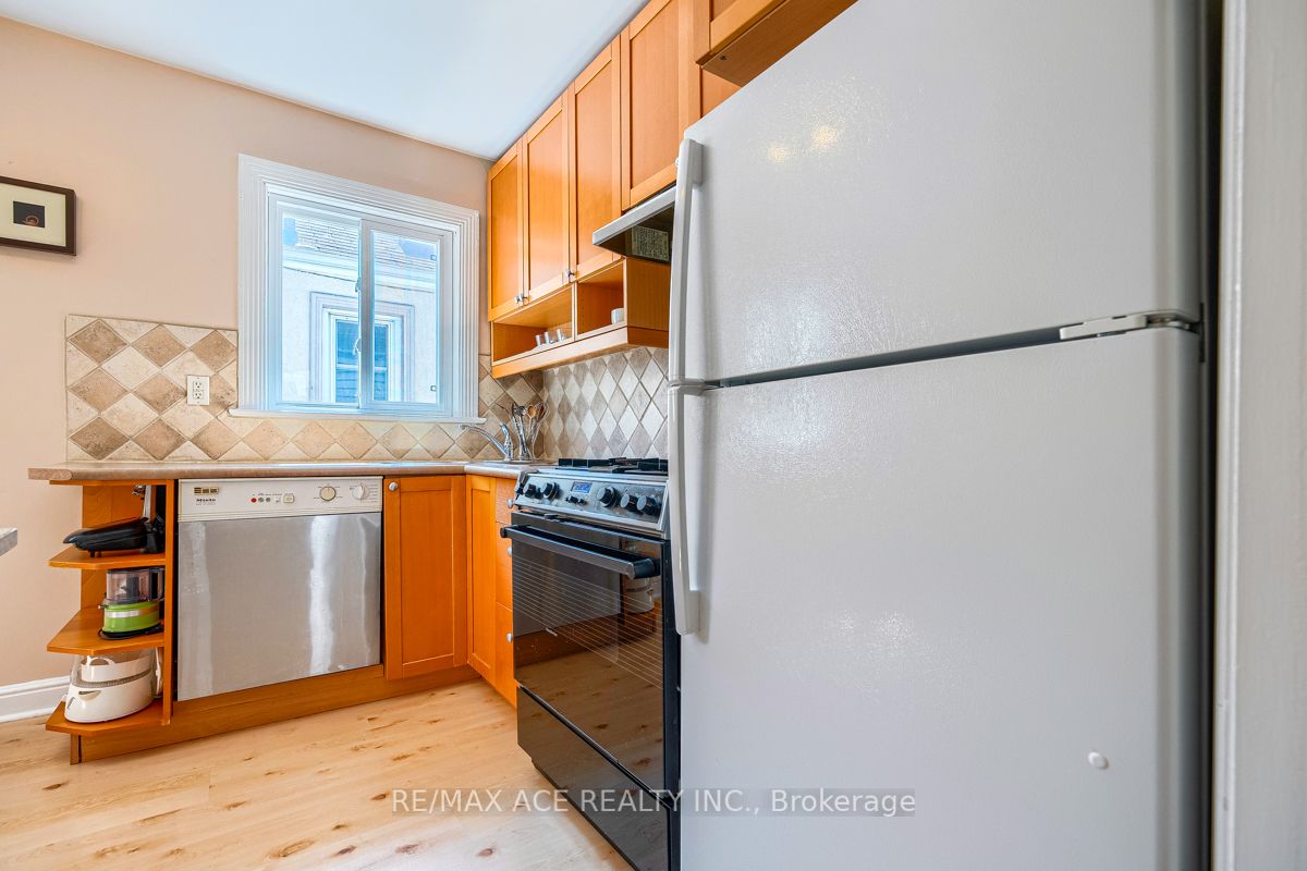 60 Manderley Dr
