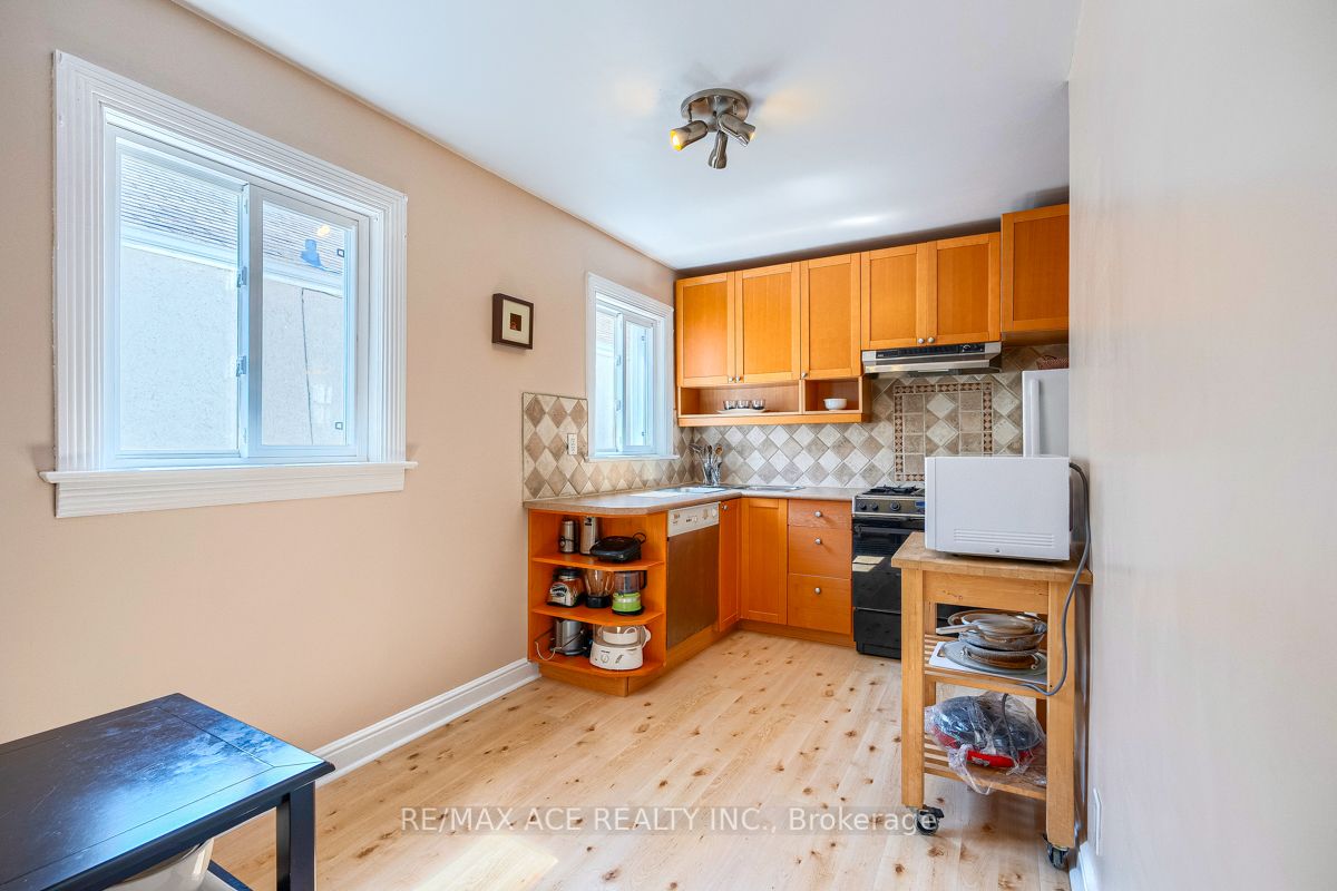 60 Manderley Dr