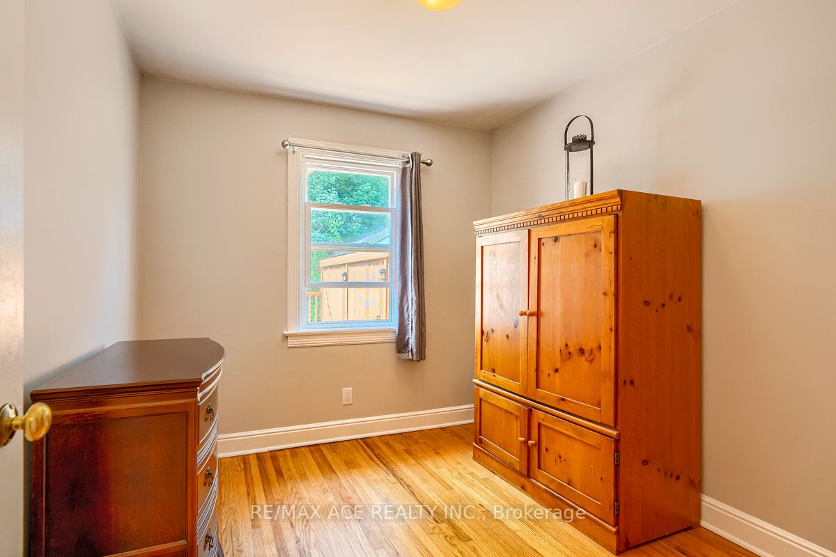 60 Manderley Dr