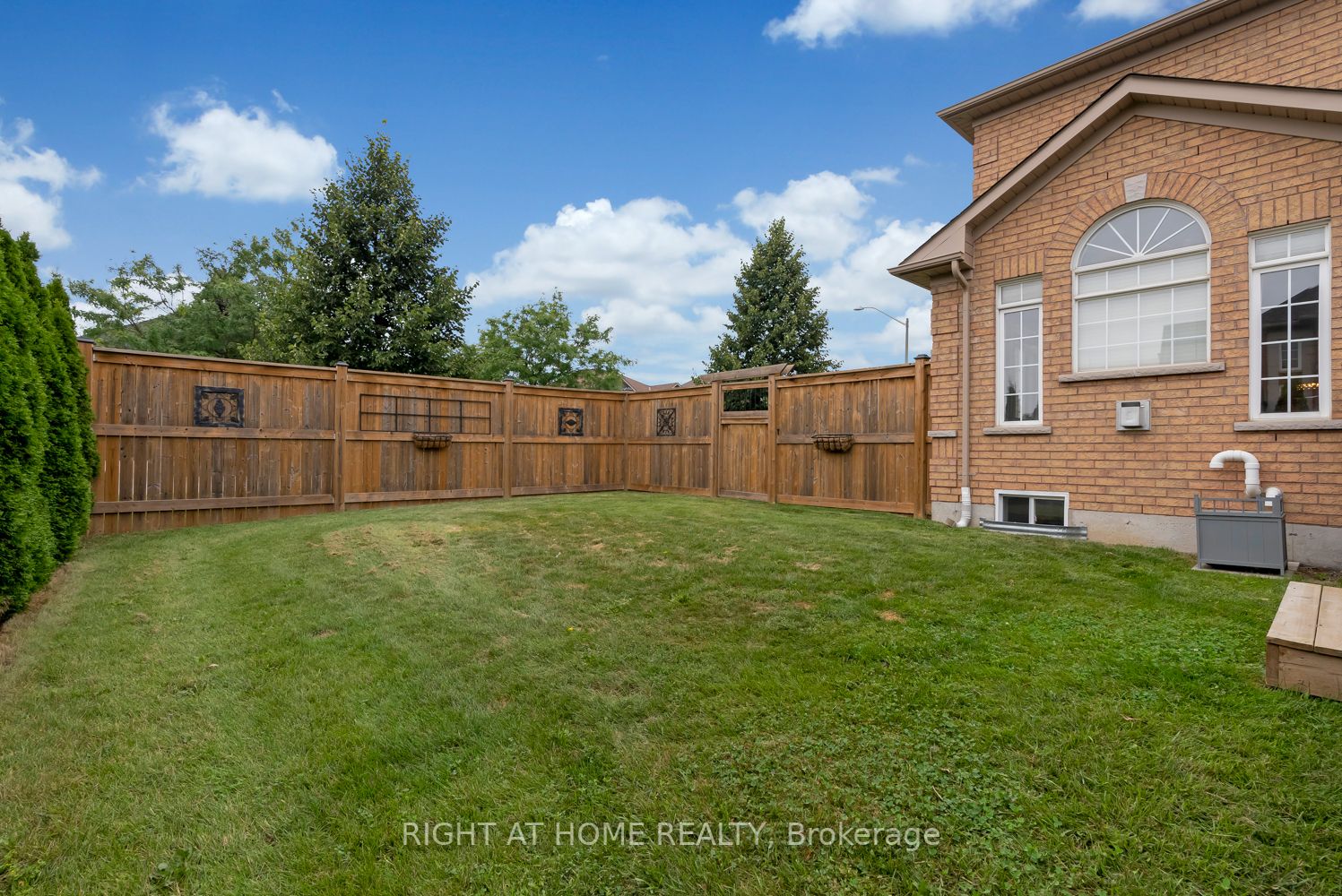 23 Don Morris Crt