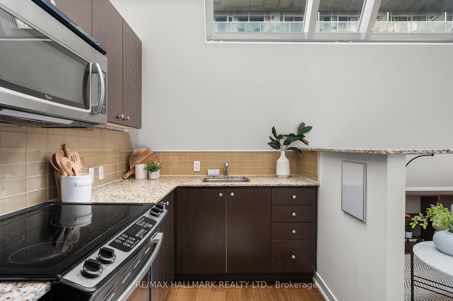 201 Carlaw Ave, #254