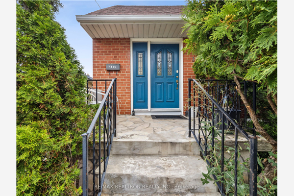 1536 Pharmacy Ave, Toronto