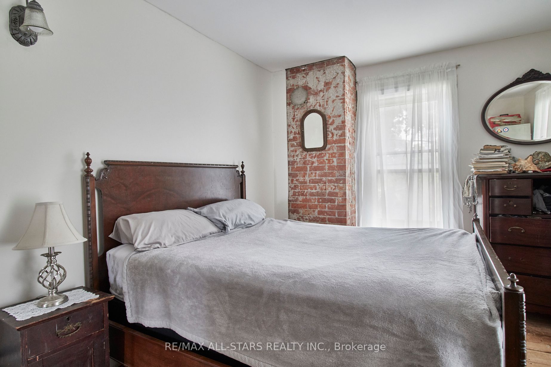 15578 Simcoe St