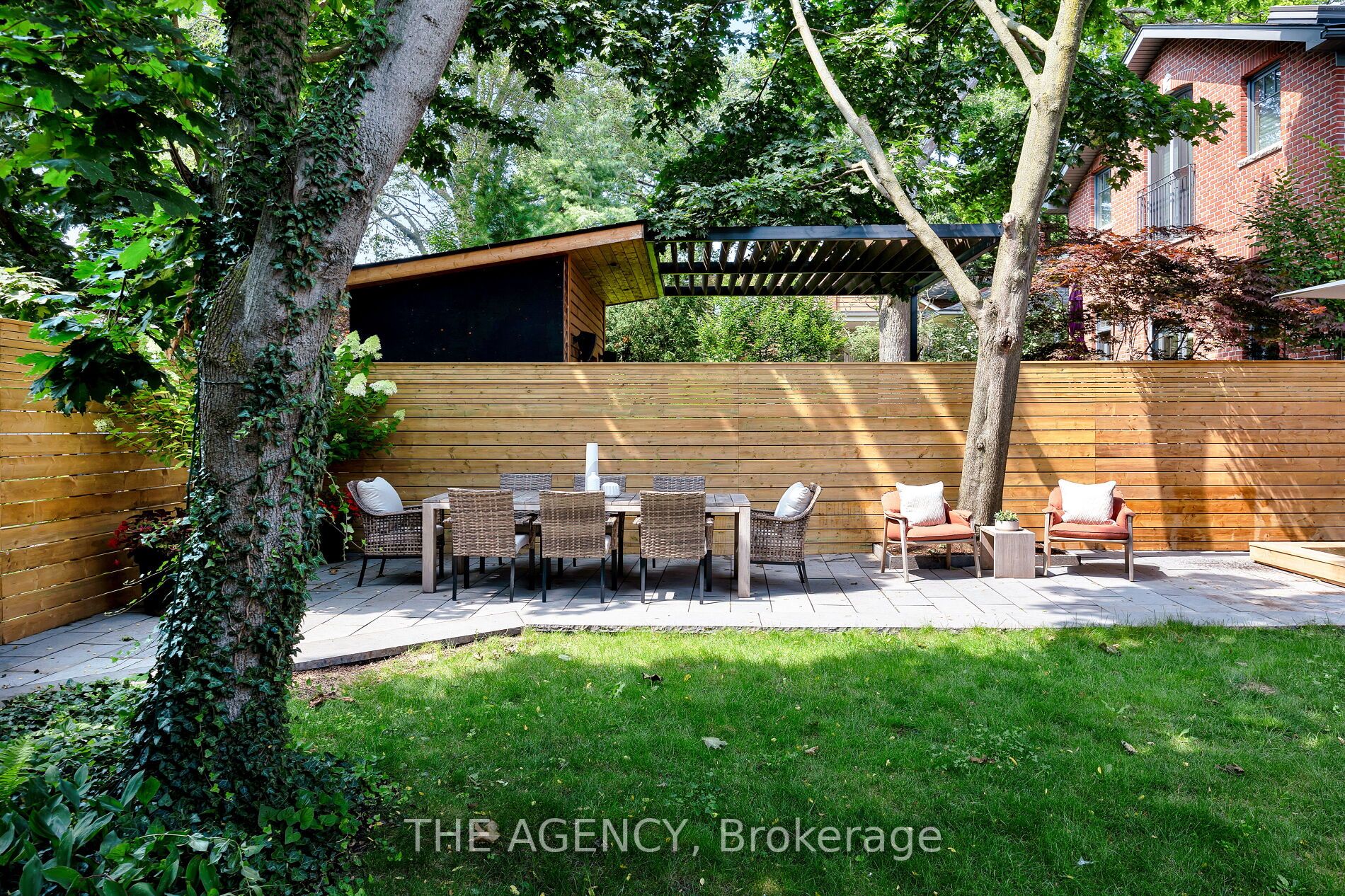 104 Fallingbrook Rd