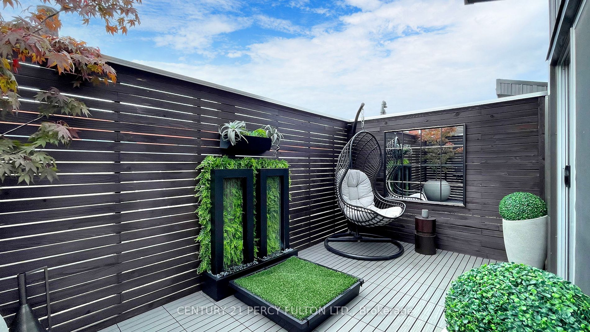 326 Carlaw Ave, #124